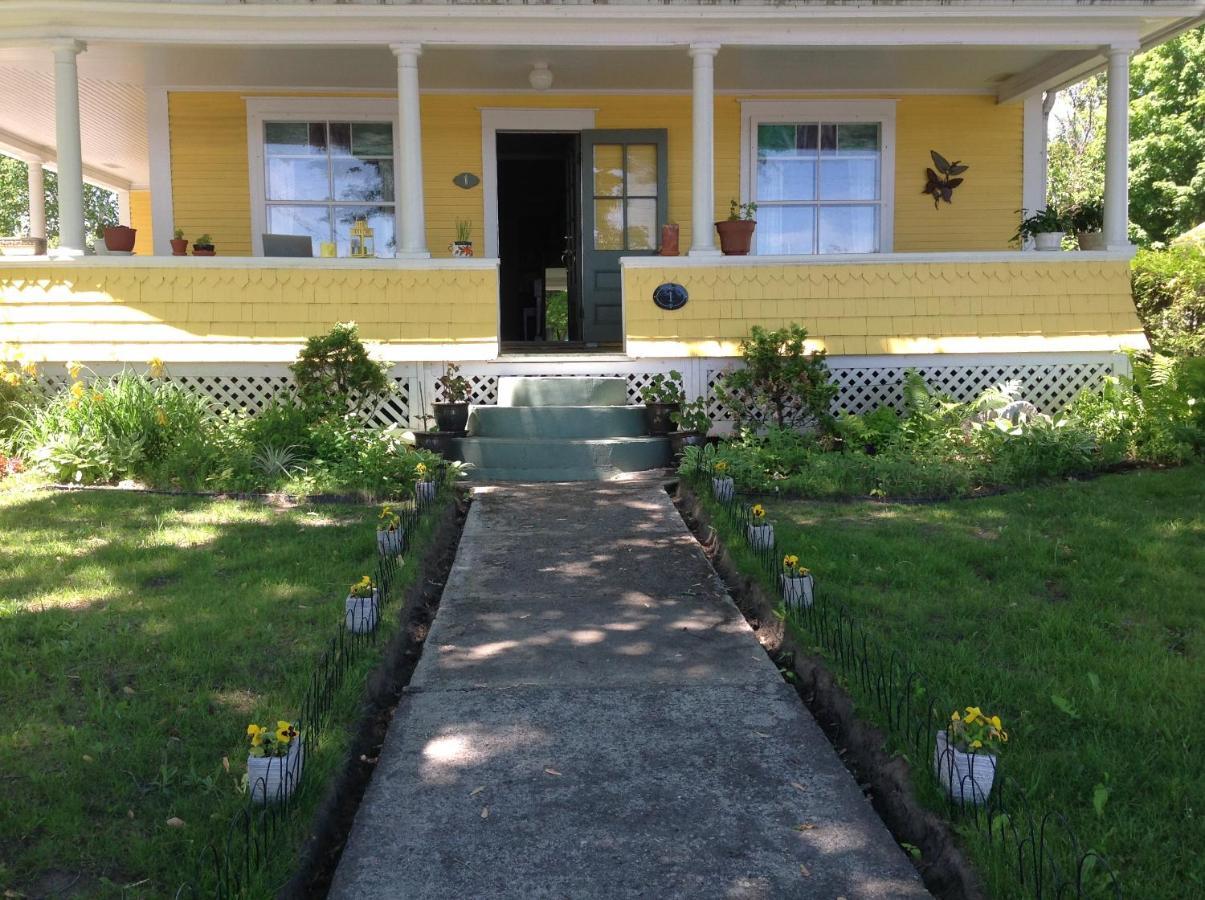 The Yellow House Bed & Breakfast Stanstead Plain Eksteriør bilde