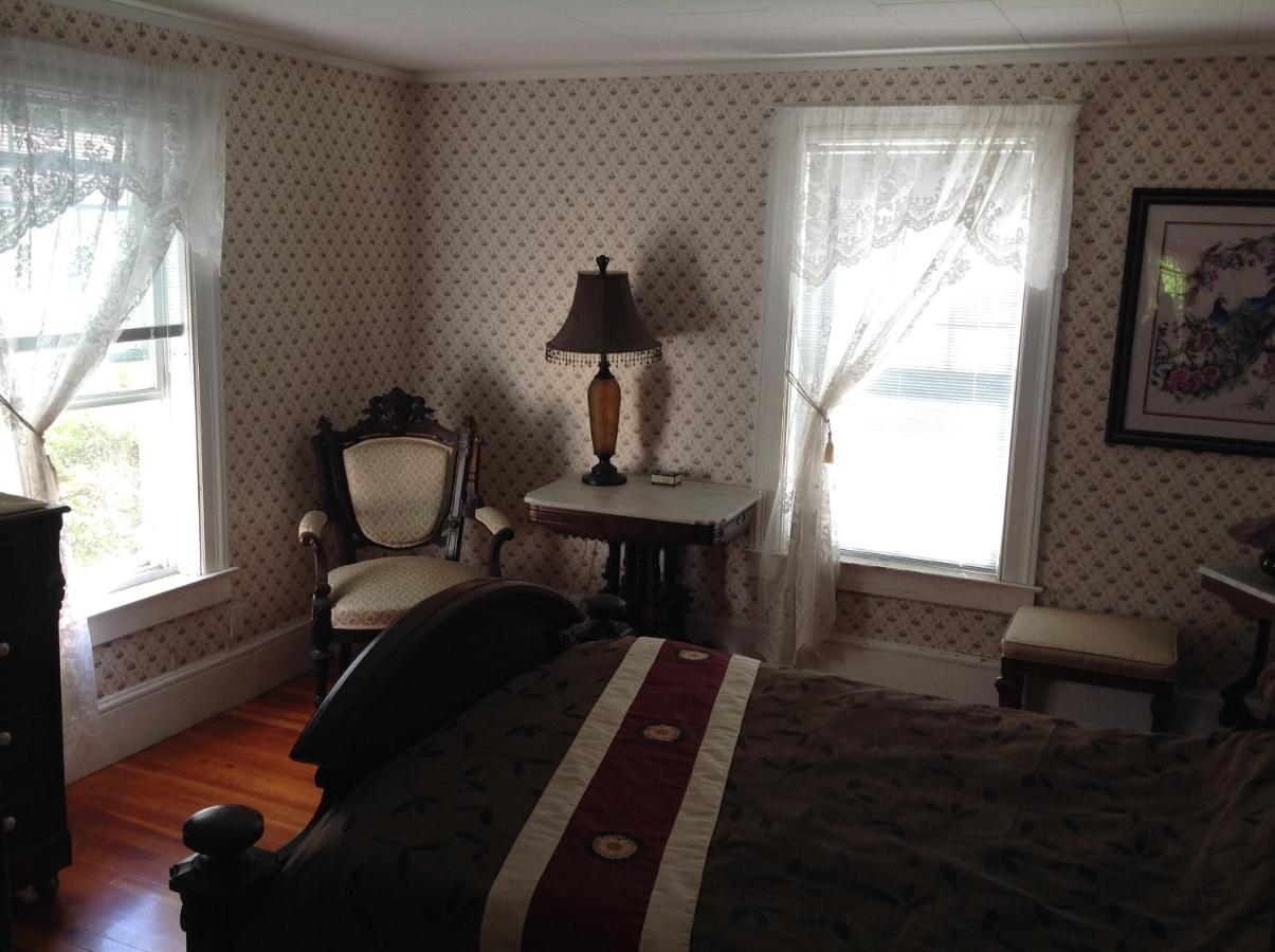 The Yellow House Bed & Breakfast Stanstead Plain Eksteriør bilde