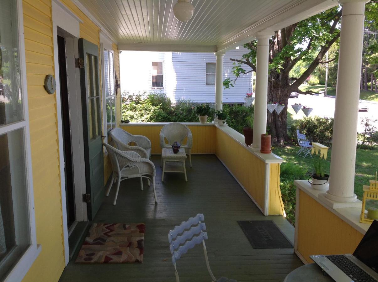 The Yellow House Bed & Breakfast Stanstead Plain Eksteriør bilde