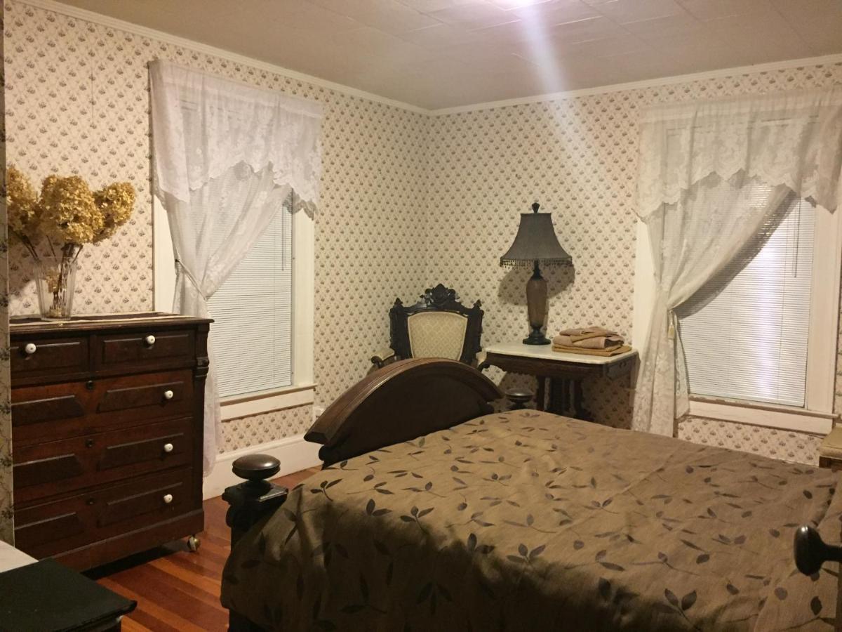 The Yellow House Bed & Breakfast Stanstead Plain Eksteriør bilde