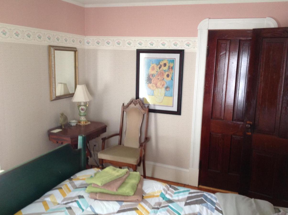 The Yellow House Bed & Breakfast Stanstead Plain Eksteriør bilde