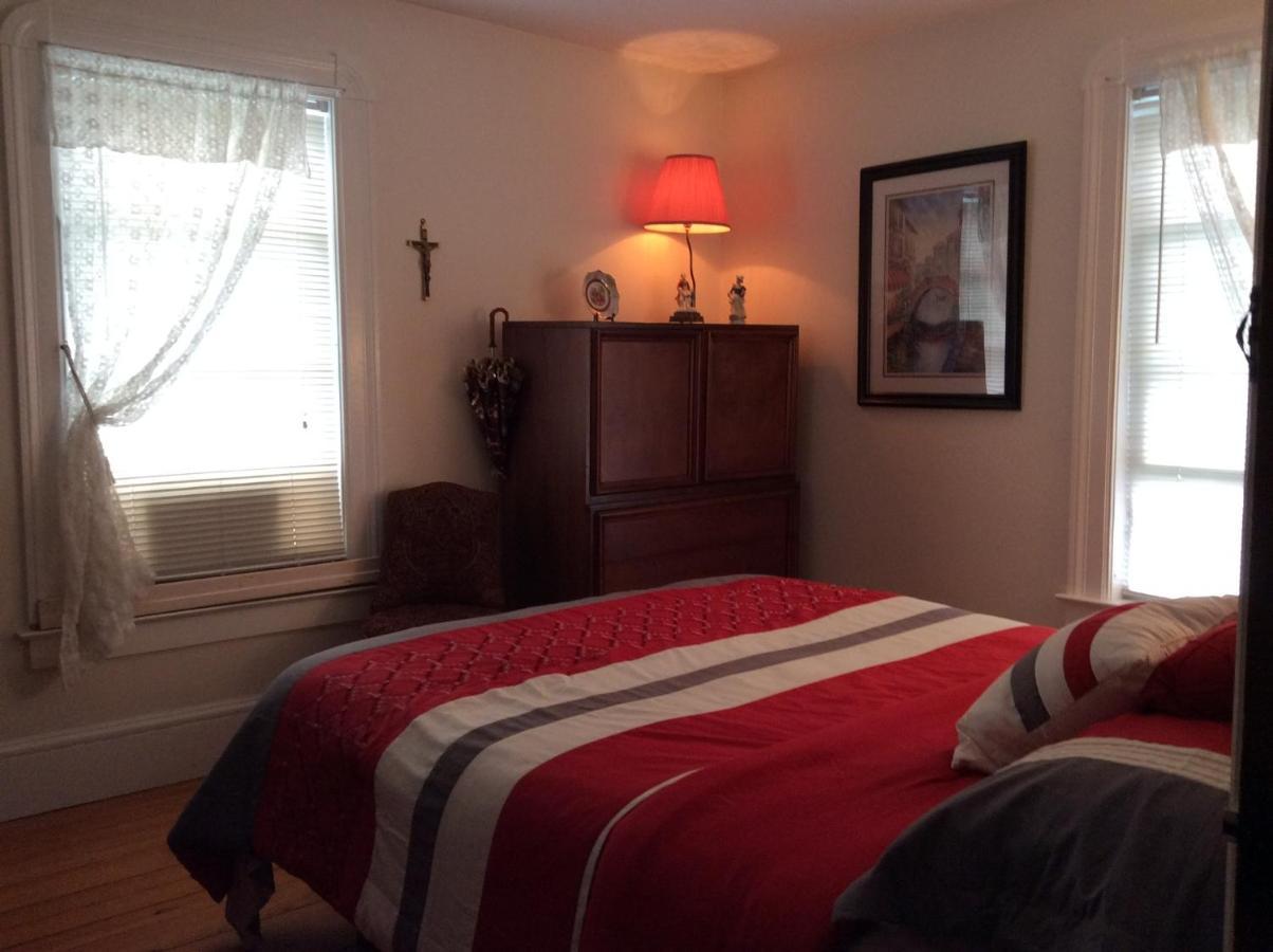 The Yellow House Bed & Breakfast Stanstead Plain Eksteriør bilde